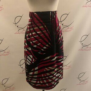 Worthington Pencil Skirt. Sz 4. Lined. Pleated Detailing. Contoured band. B30